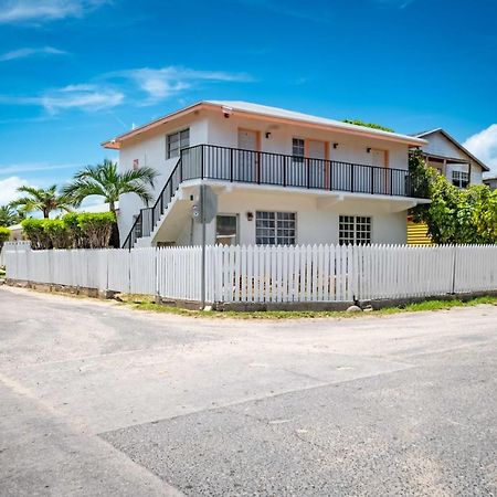 Royal Palm Hotel Dunmore Town Exterior photo