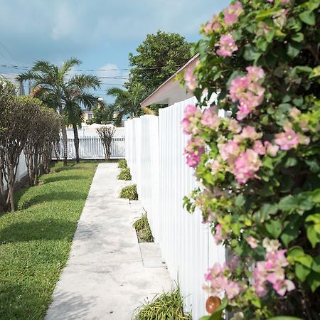 Royal Palm Hotel Dunmore Town Exterior photo