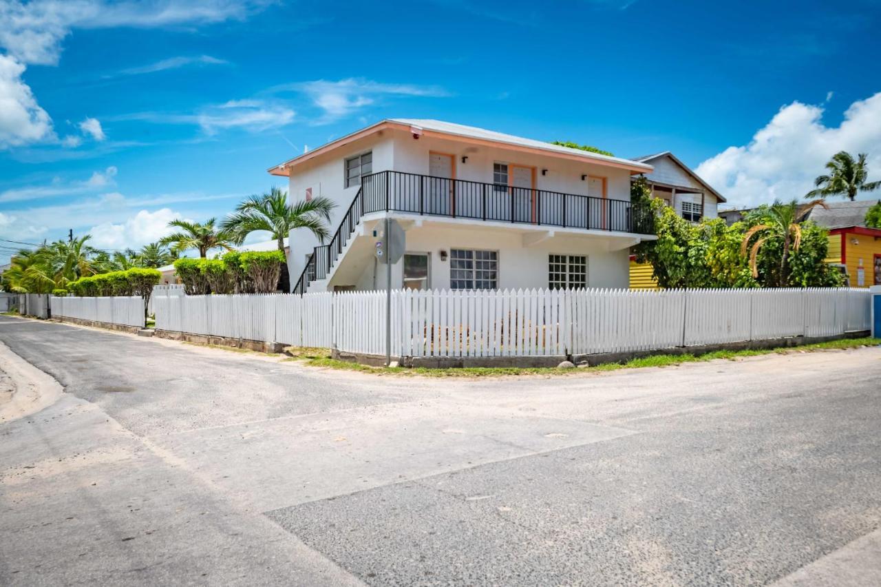 Royal Palm Hotel Dunmore Town Exterior photo