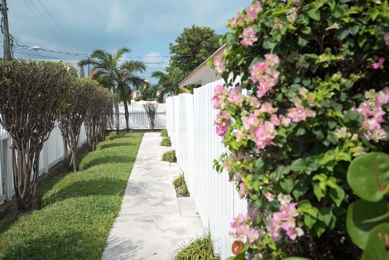 Royal Palm Hotel Dunmore Town Exterior photo